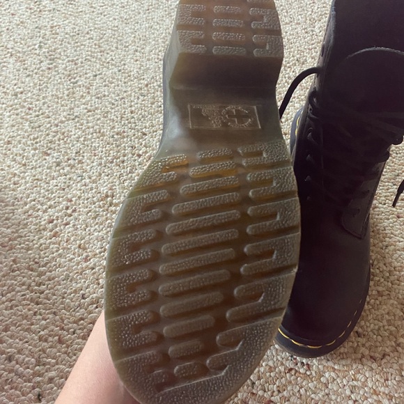 Size 8 Doc Martens. Great used condition with barely any scuff marks ( see pics) - Picture 8 of 9